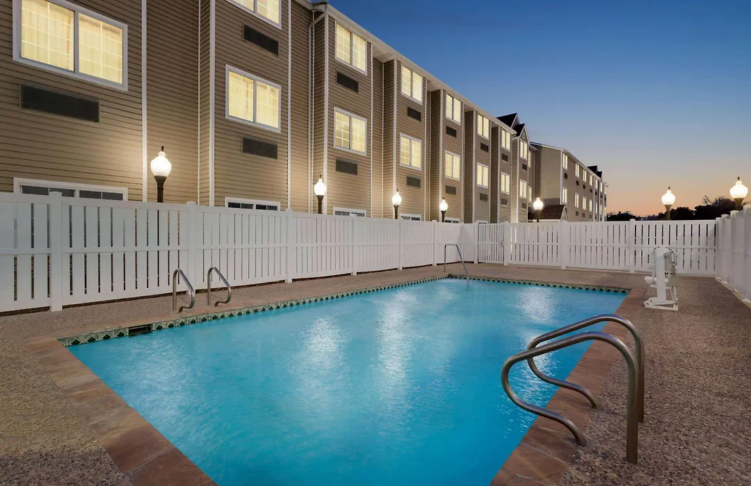 Super 8 By Wyndham Airport North Hotel San Antonio